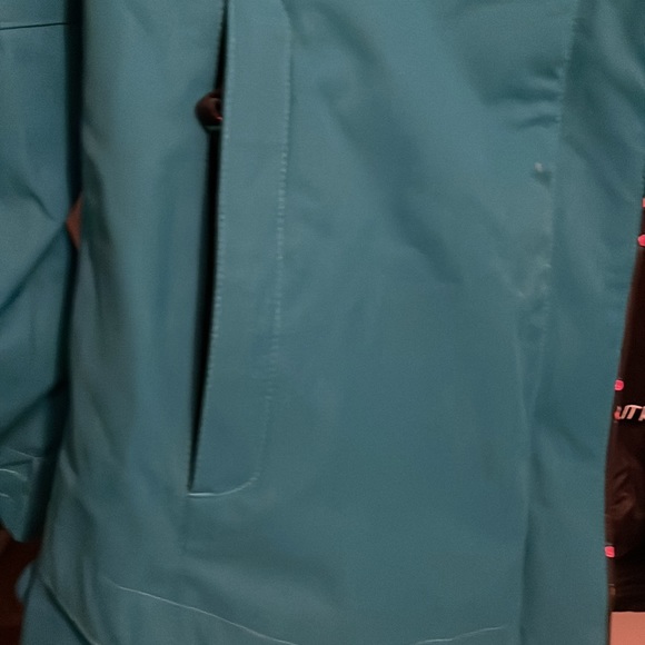 Snow Jacket - Picture 4 of 5